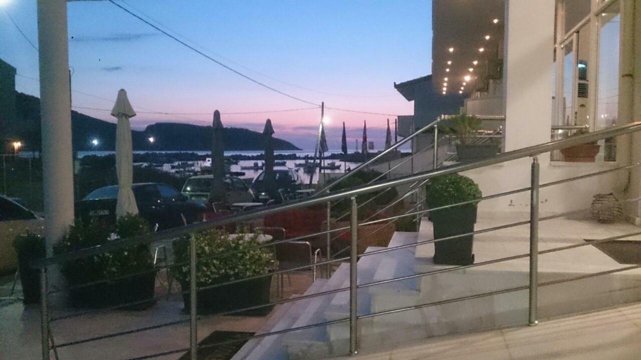 ホテル Porto Marathos マラトポリス エクステリア 写真